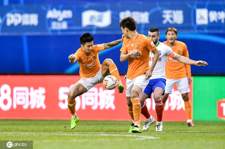 [中超]武汉卓尔2-1青岛黄海