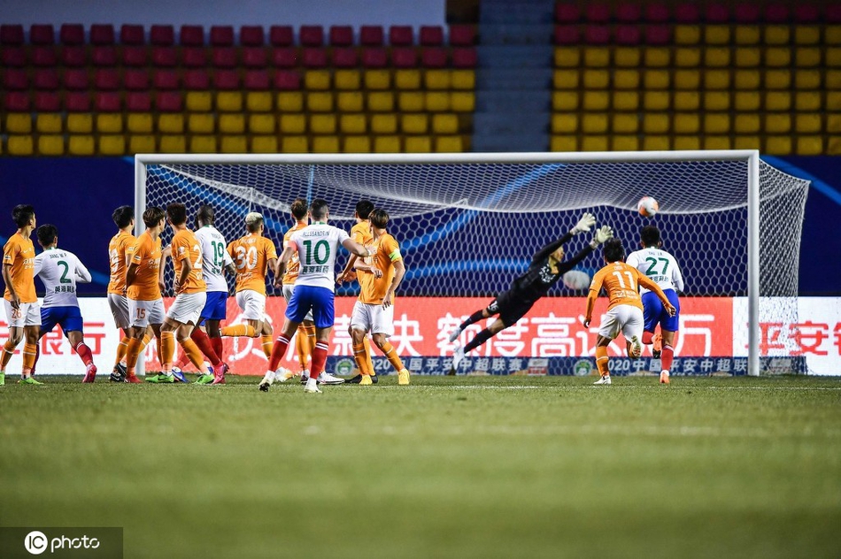 亚历山德里尼任意球直挂死角