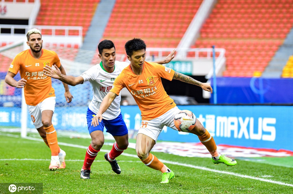 [中超]武汉卓尔2-1青岛黄海