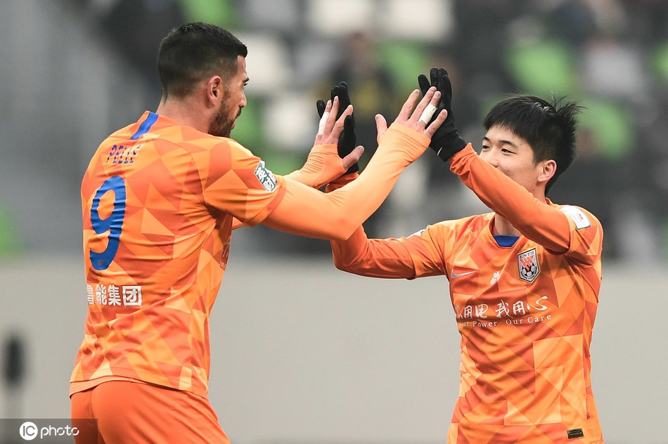 山东鲁能1:0小胜卓尔,并两回合总比分6:0顺畅与江苏队会师决赛
