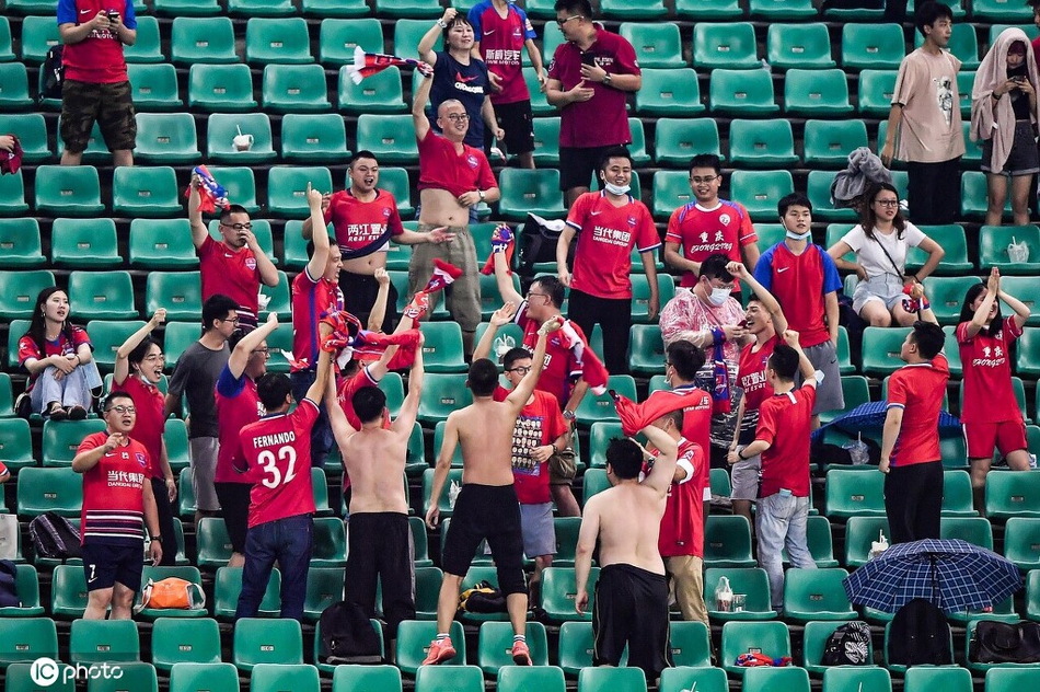 [中超]重庆队3-2逆转河南队