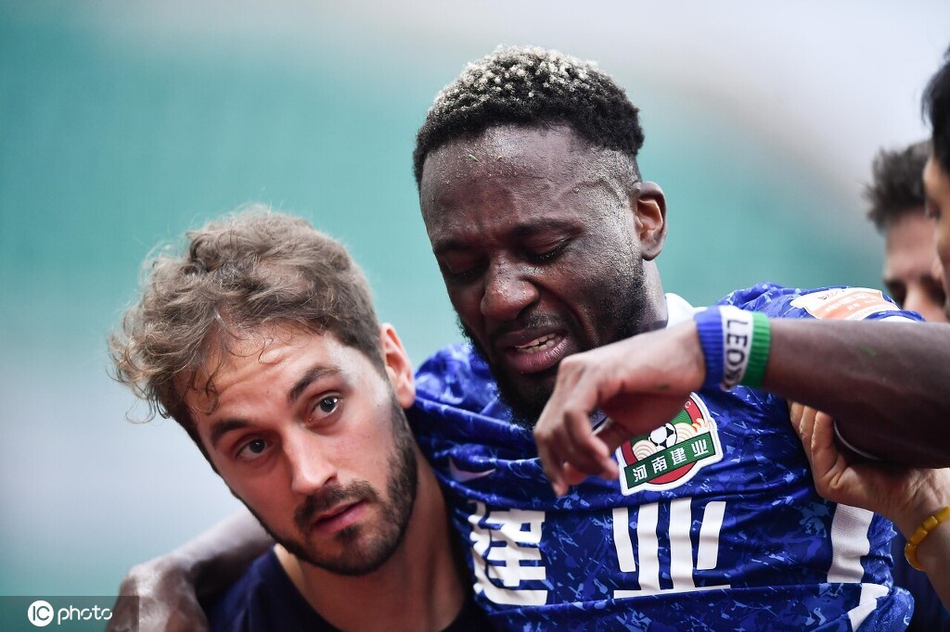 [中超]重庆队3-2逆转河南队