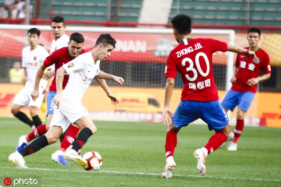 中场-奥斯卡（上海上港）