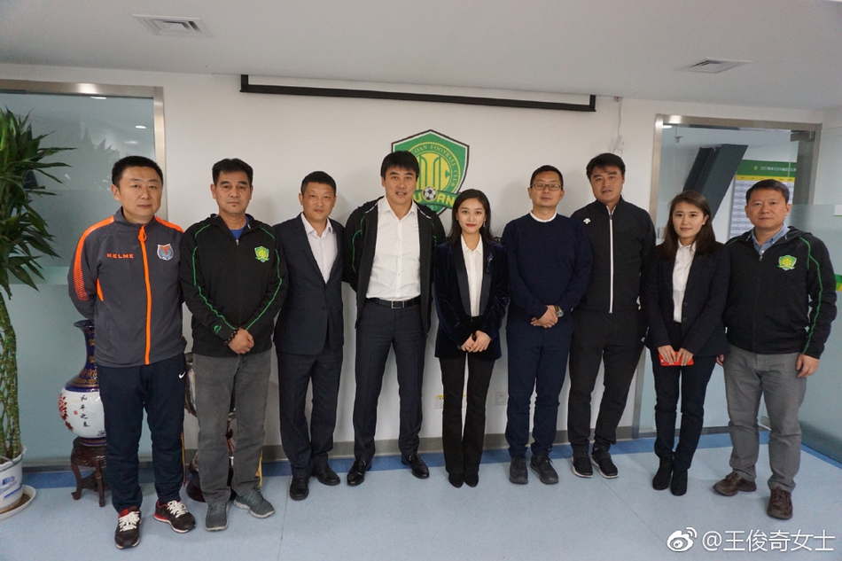 中乙欠薪队董事长竟是如此美女 艳冠中国足坛