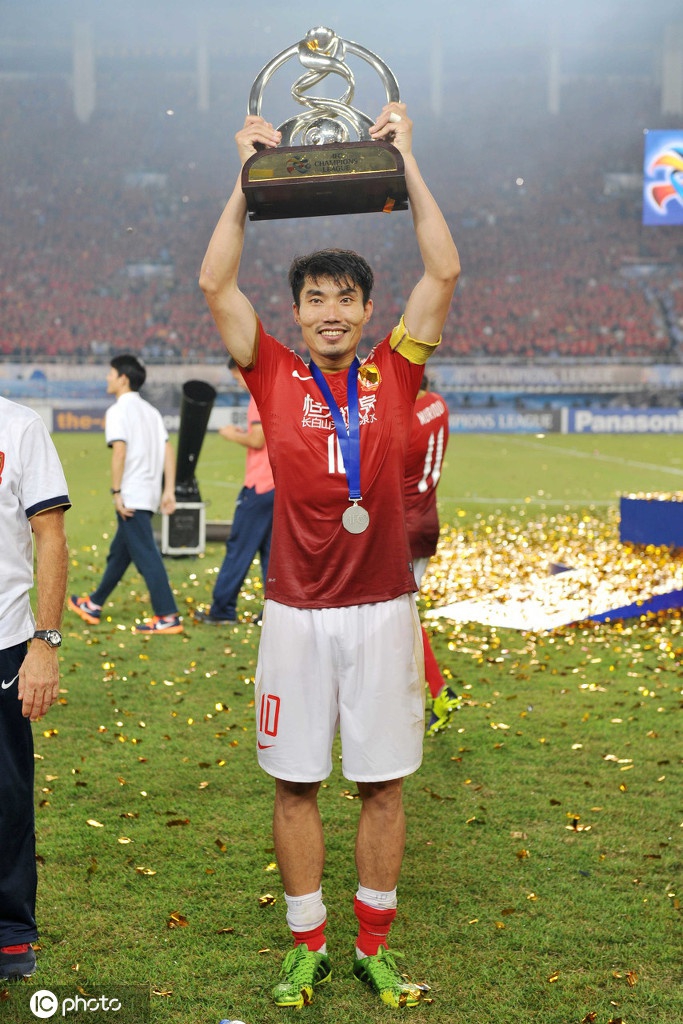 2013 郑智捧起恒大首座亚冠冠军