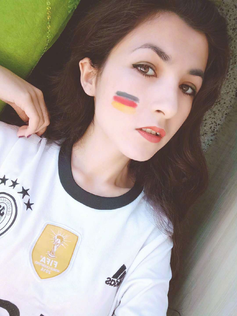 新疆个性美女独爱厄齐尔