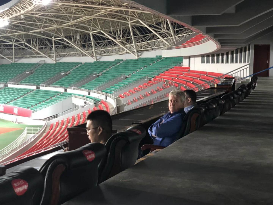 希丁克正式亮相国奥