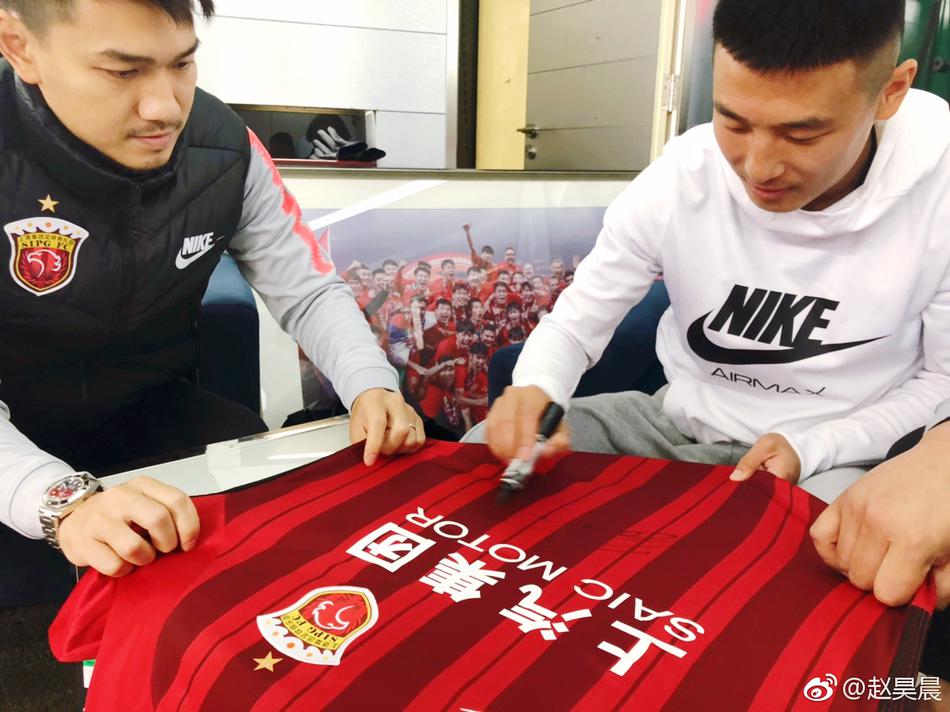 武磊回上港探望队友