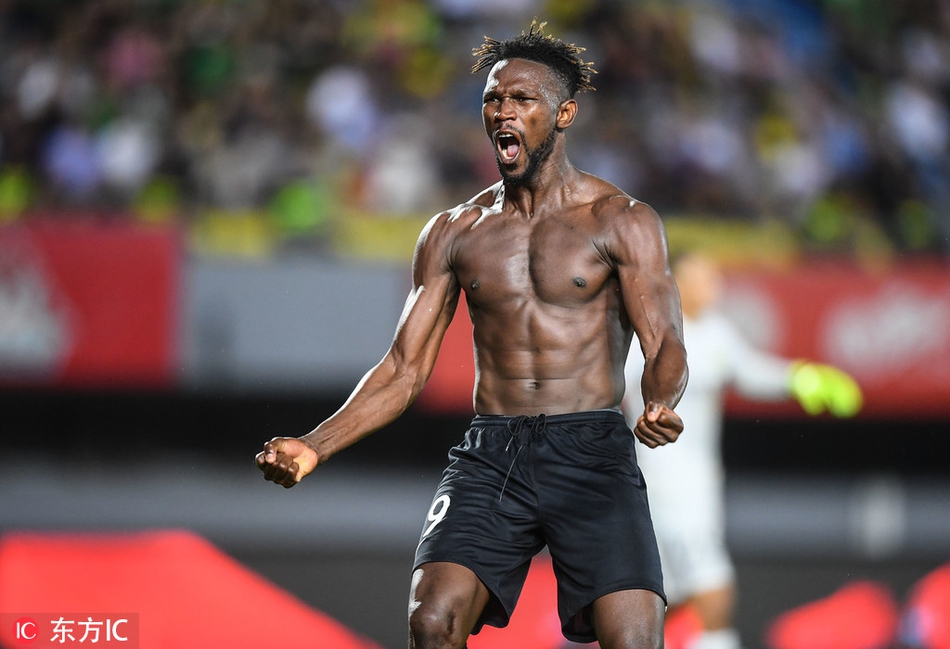 半程冠军放慢脚步