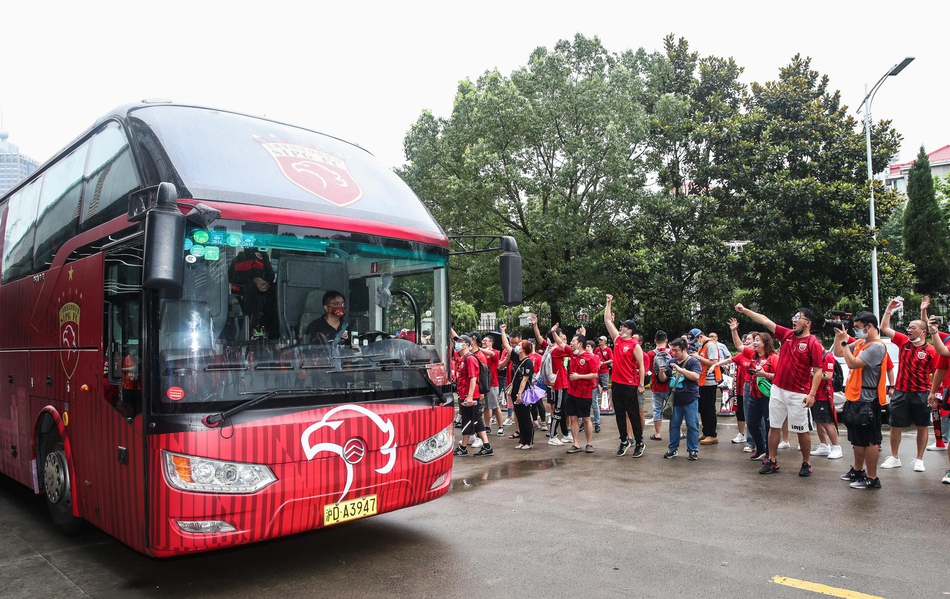 上海上港举行新赛季出征仪式 新外援洛佩斯亮相