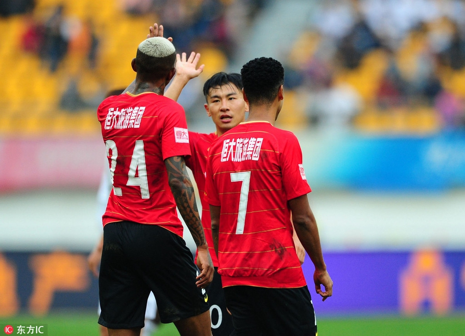 恒大队友祝贺塔利斯卡