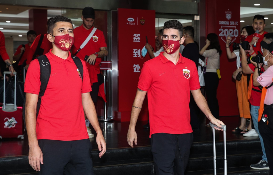 上海上港举行新赛季出征仪式 新外援洛佩斯亮相