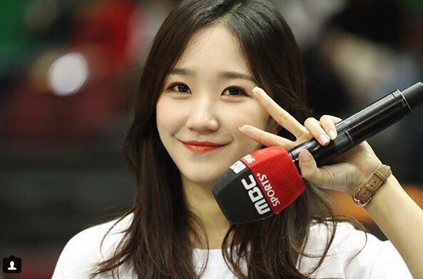 韩国美女足球主播闺蜜现身