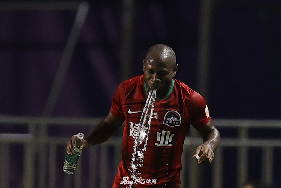 新浪体育直击富力3-1建业