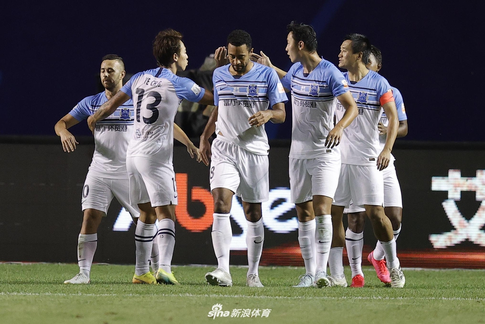 富力庆祝进球
