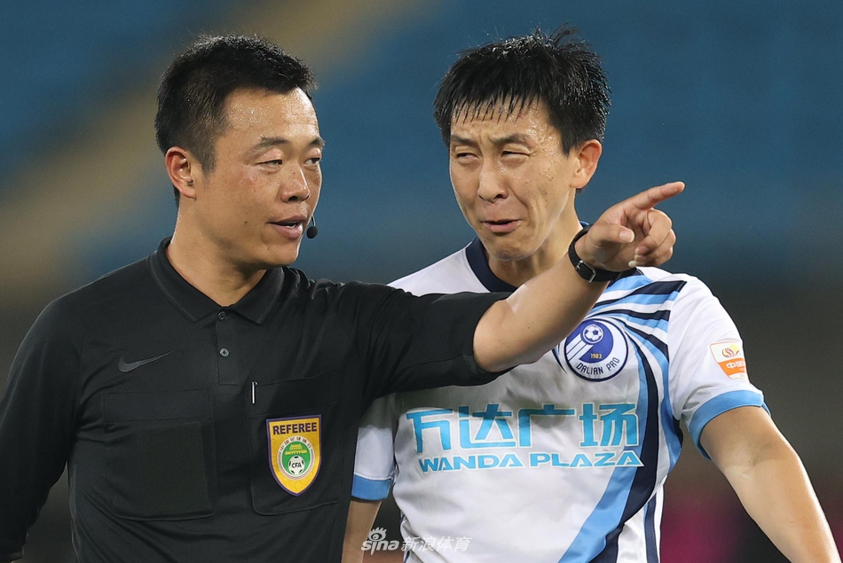 新浪直击上海海港3-0大连人