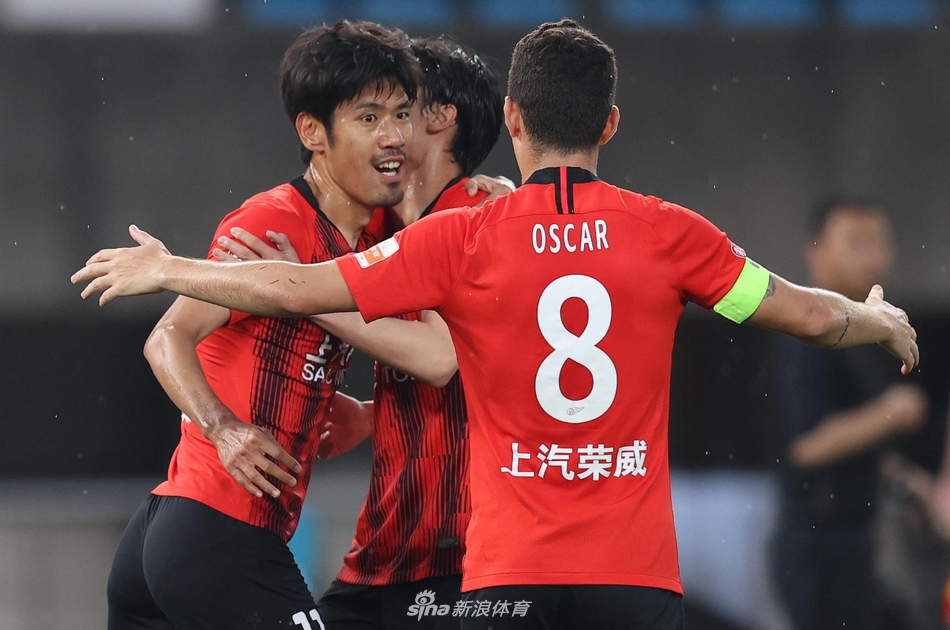 新浪直击上海海港3-0大连人