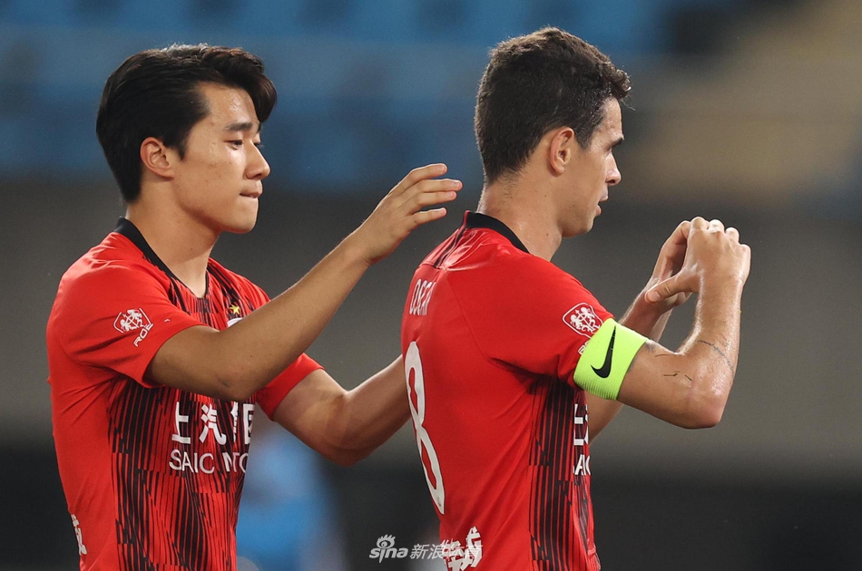 新浪直击上海海港3-0大连人