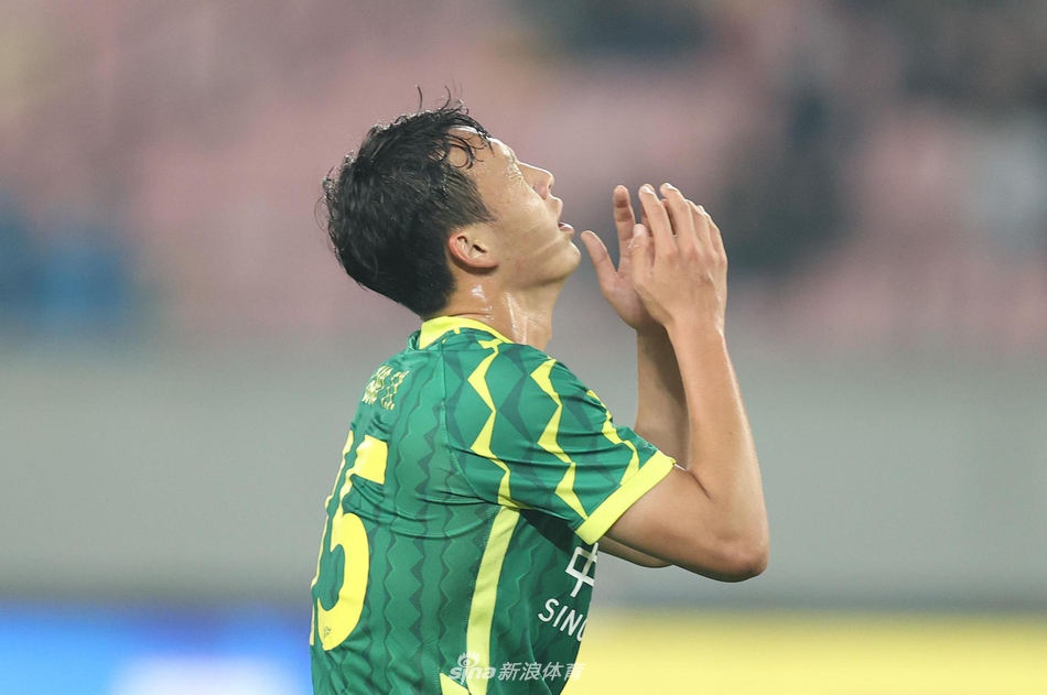 新浪直击北京国安2-0大连人