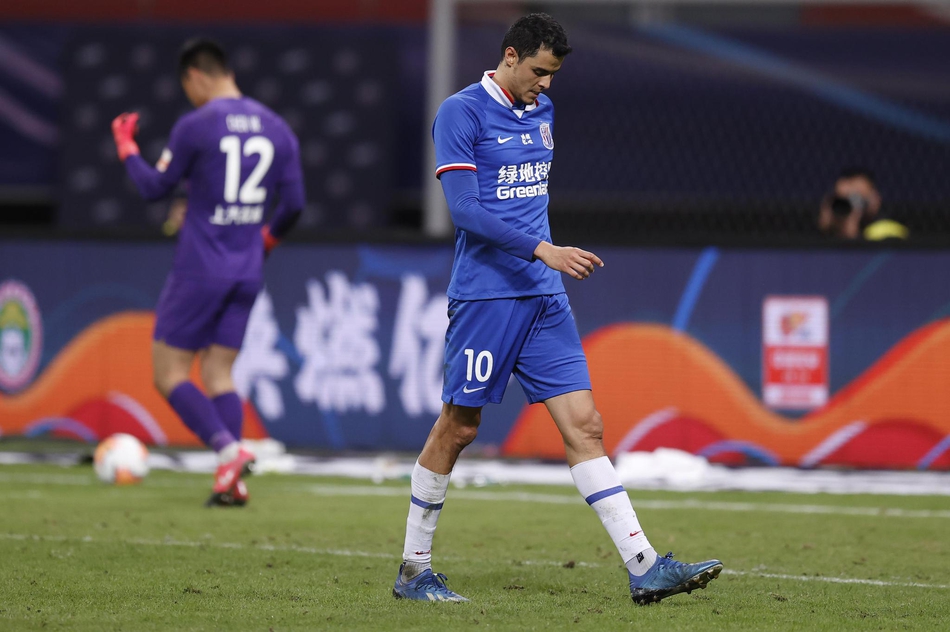 罚丢点球的莫雷诺