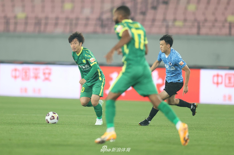 新浪直击北京国安2-0大连人