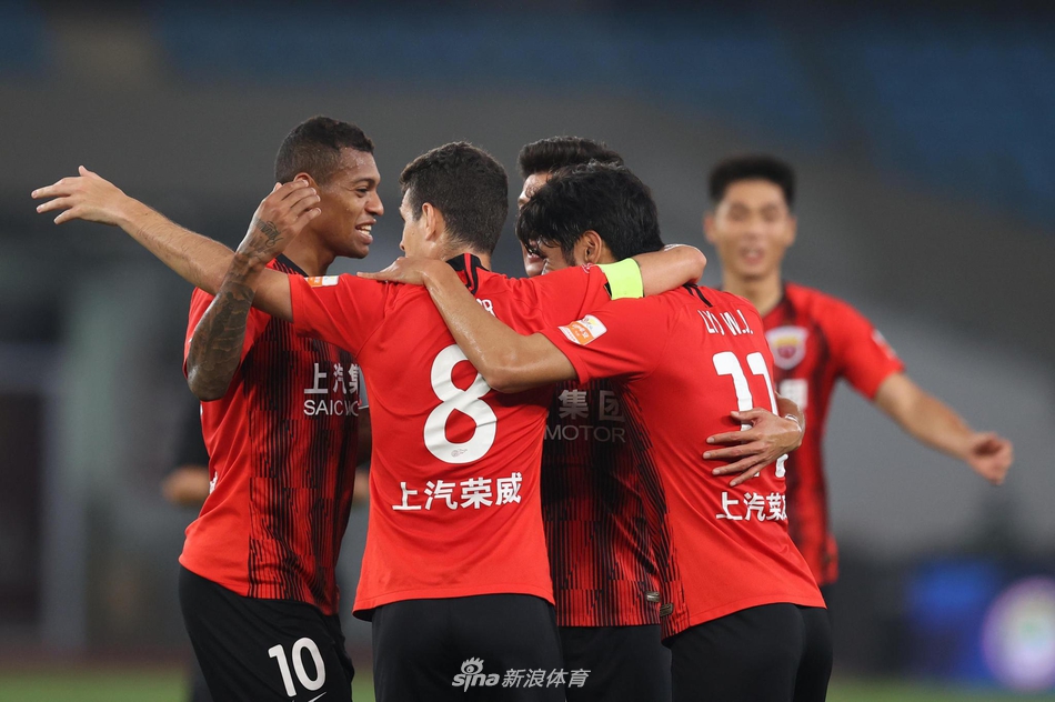 新浪直击上海海港3-0大连人