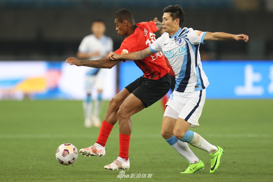 新浪直击上海海港3-0大连人