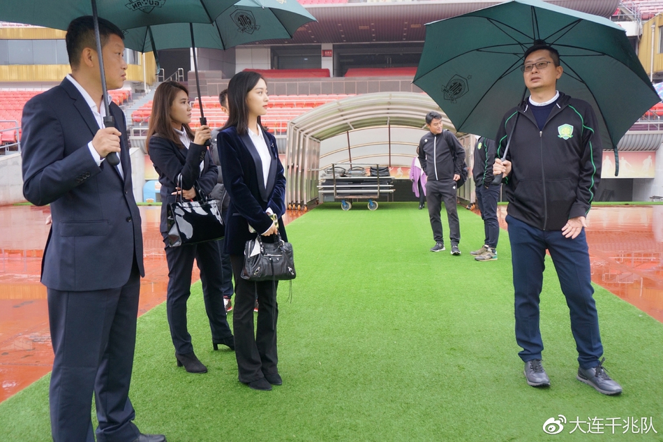 中乙欠薪队董事长竟是如此美女 艳冠中国足坛