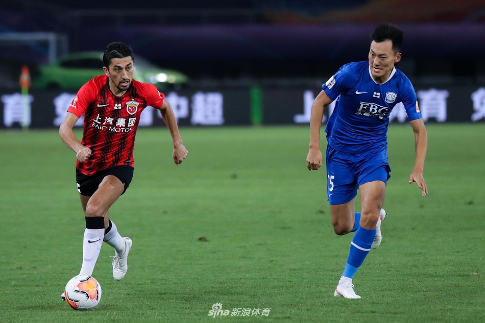 王鹏追防艾哈迈多夫