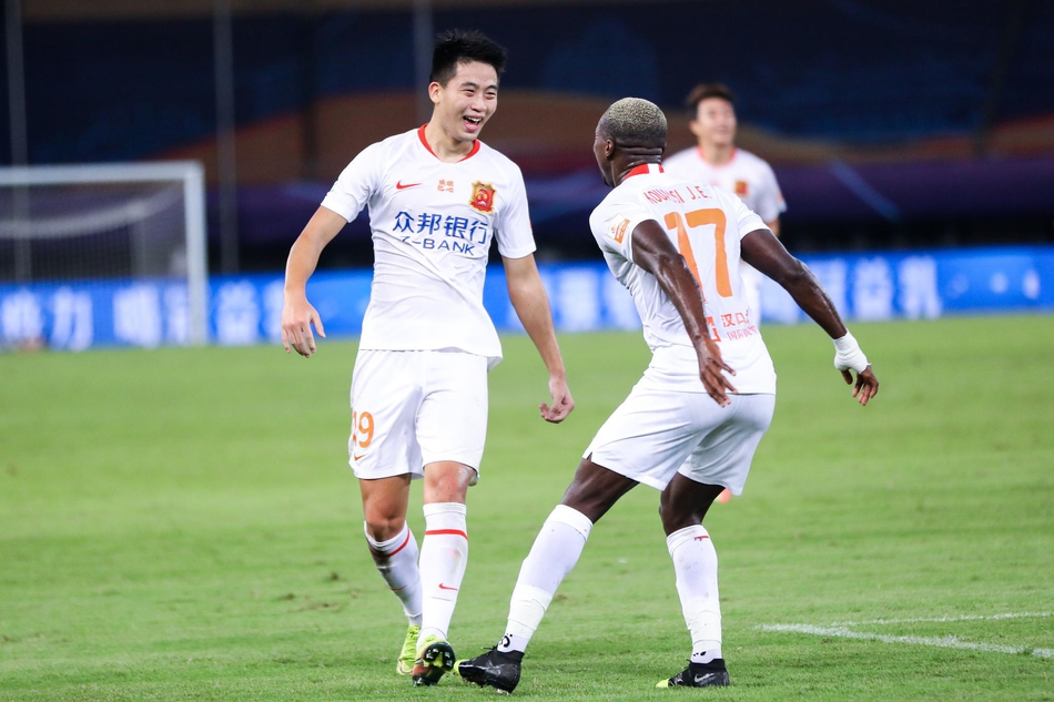 卓尔半场两球领先