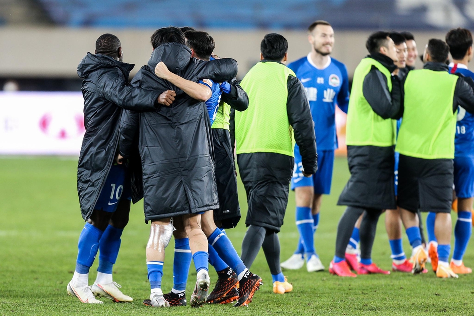 建业提前保级 众将振臂庆祝