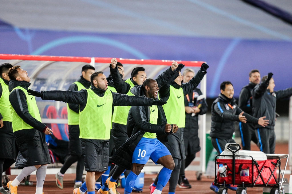 建业提前保级 众将振臂庆祝