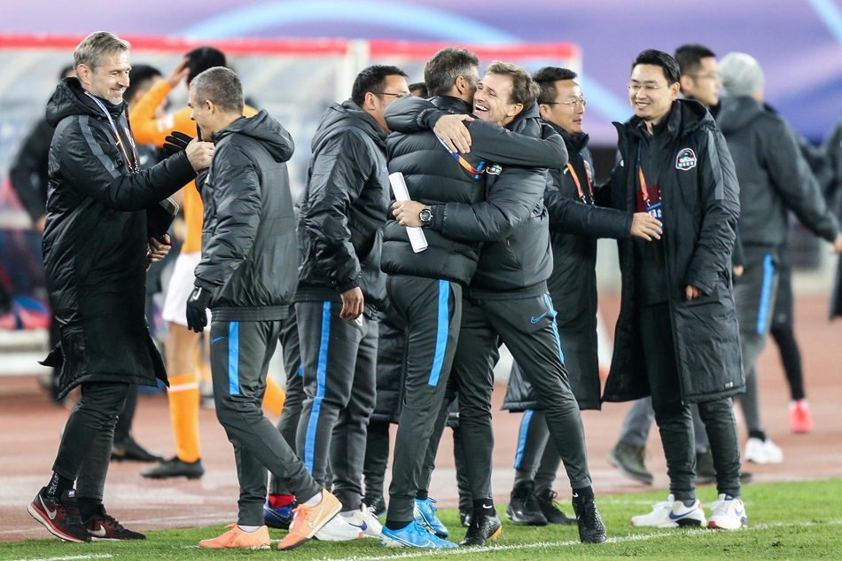 建业提前保级 众将振臂庆祝