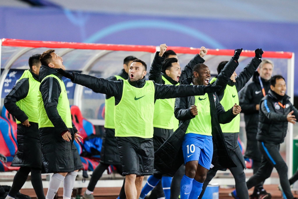 建业提前保级 众将振臂庆祝