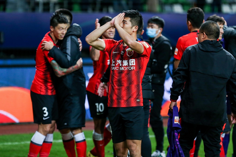 上港全队庆祝晋级前四名