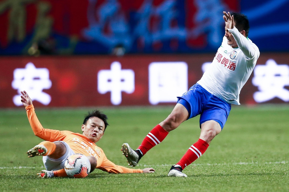 高翔蹬踏周通瞬间