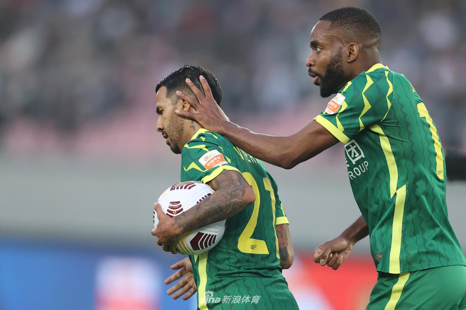 新浪直击上海海港3-1北京国安