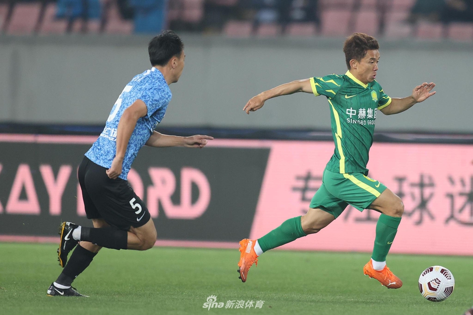 新浪直击北京国安2-0大连人