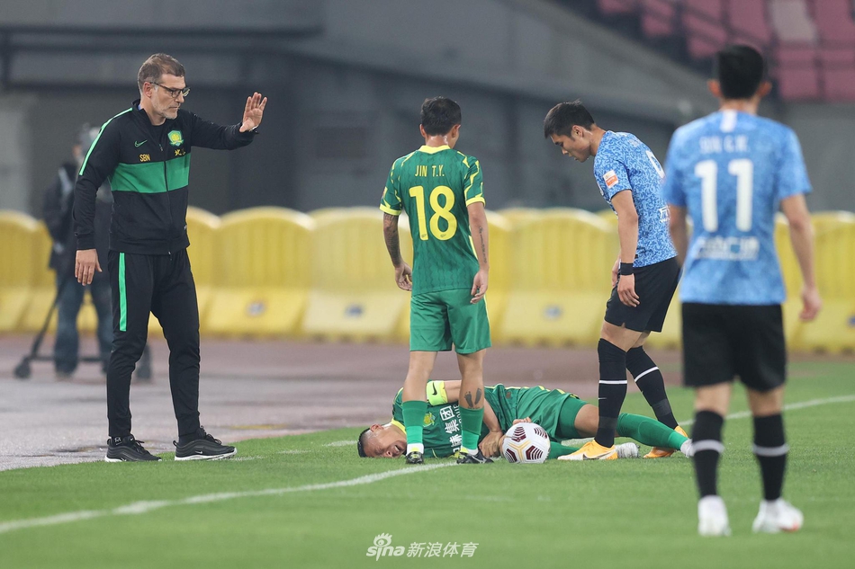 新浪直击北京国安2-0大连人