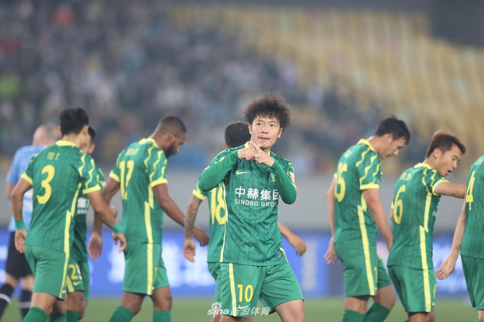 新浪直击北京国安2-0大连人
