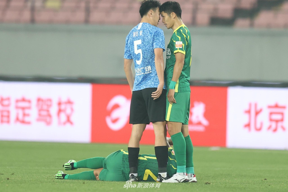 新浪直击北京国安2-0大连人