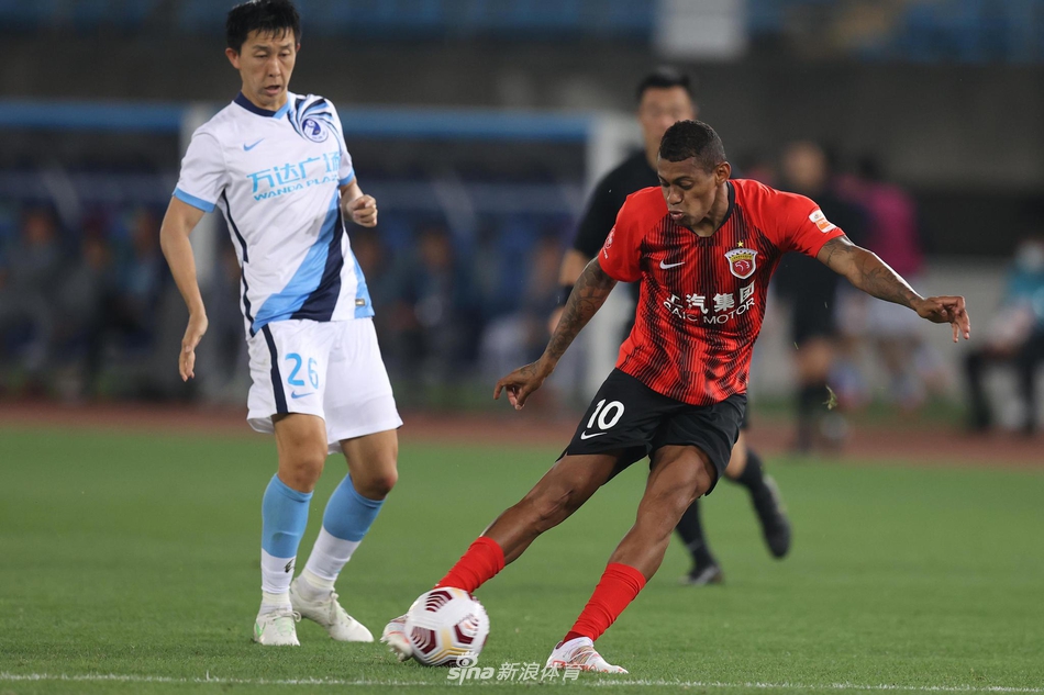 新浪直击上海海港3-0大连人