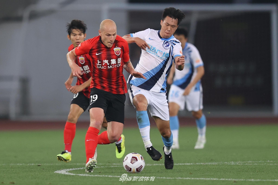新浪直击上海海港3-0大连人