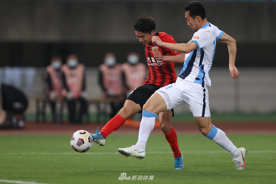 新浪直击上海海港3-0大连人