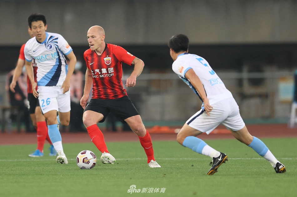 新浪直击上海海港3-0大连人