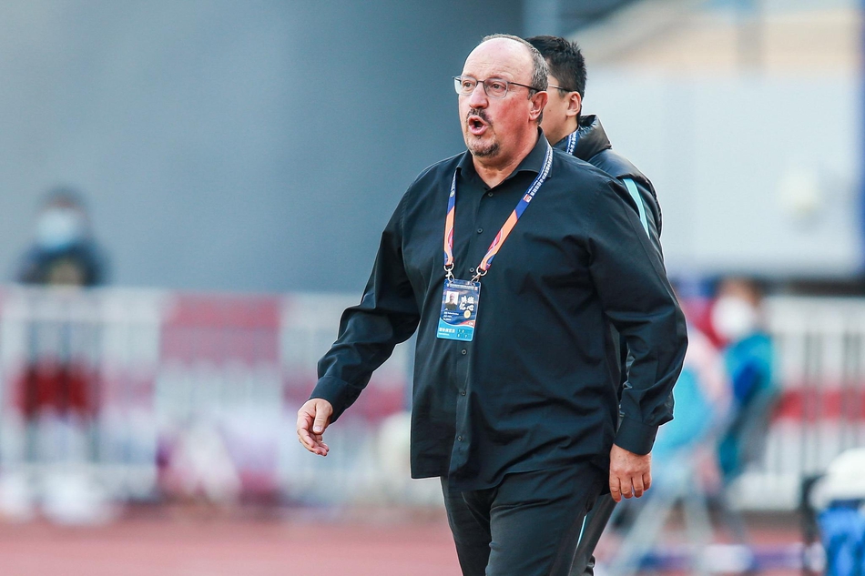 场边的贝尼特斯