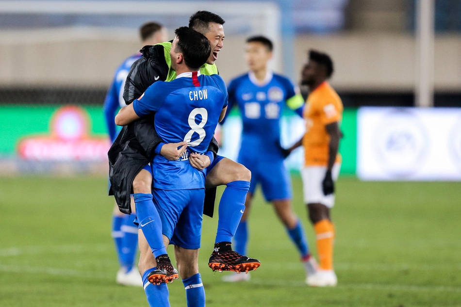 建业提前保级 众将振臂庆祝