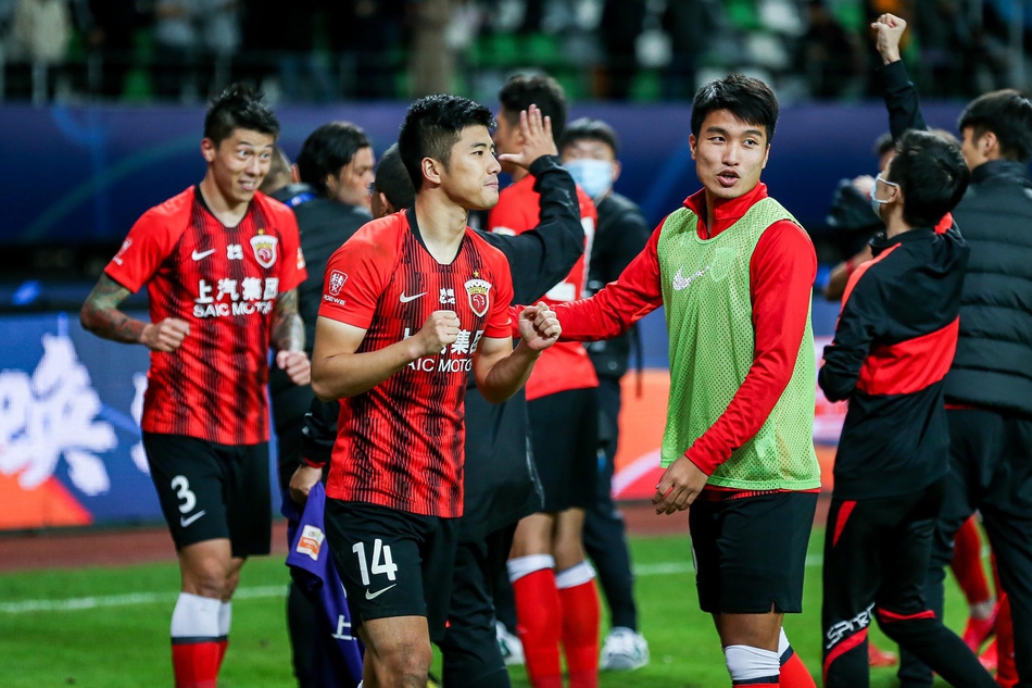 上港全队庆祝晋级前四名