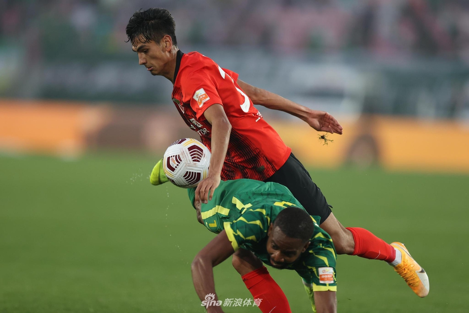 新浪直击上海海港3-1北京国安