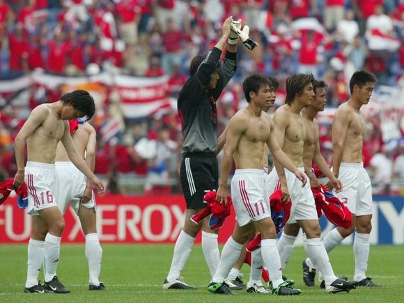 国足队员真的都是白斩鸡吗？